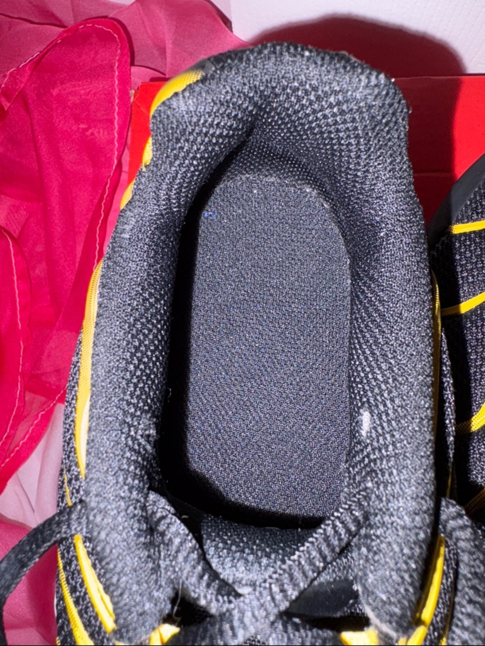 Nike Grade School Air Max Plus- Black and Yellow size 4Y - Picture 16 of 16